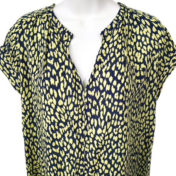 Leopard Animal Print Top Medium PM Cap Sleeve Navy, Green Notch V-Neck Light EUC - Picture 1 of 9